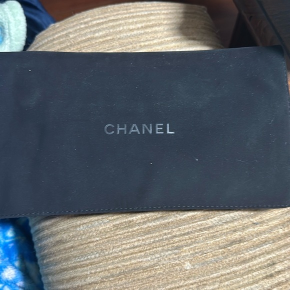 🎄🎄Low Start🎄🎄Chanel sunglasses gently used with pouch, glass case and Sonny’s - Picture 5 of 17